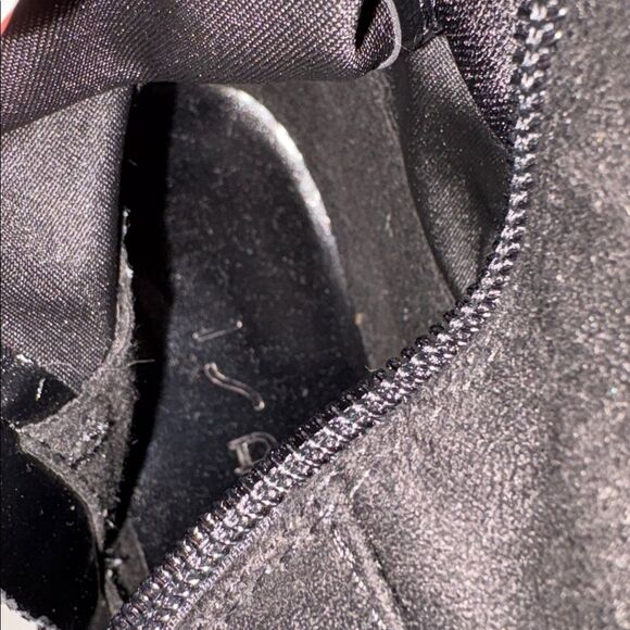 Elegant Black Knee-High Women's Boots - Picture 8 of 10